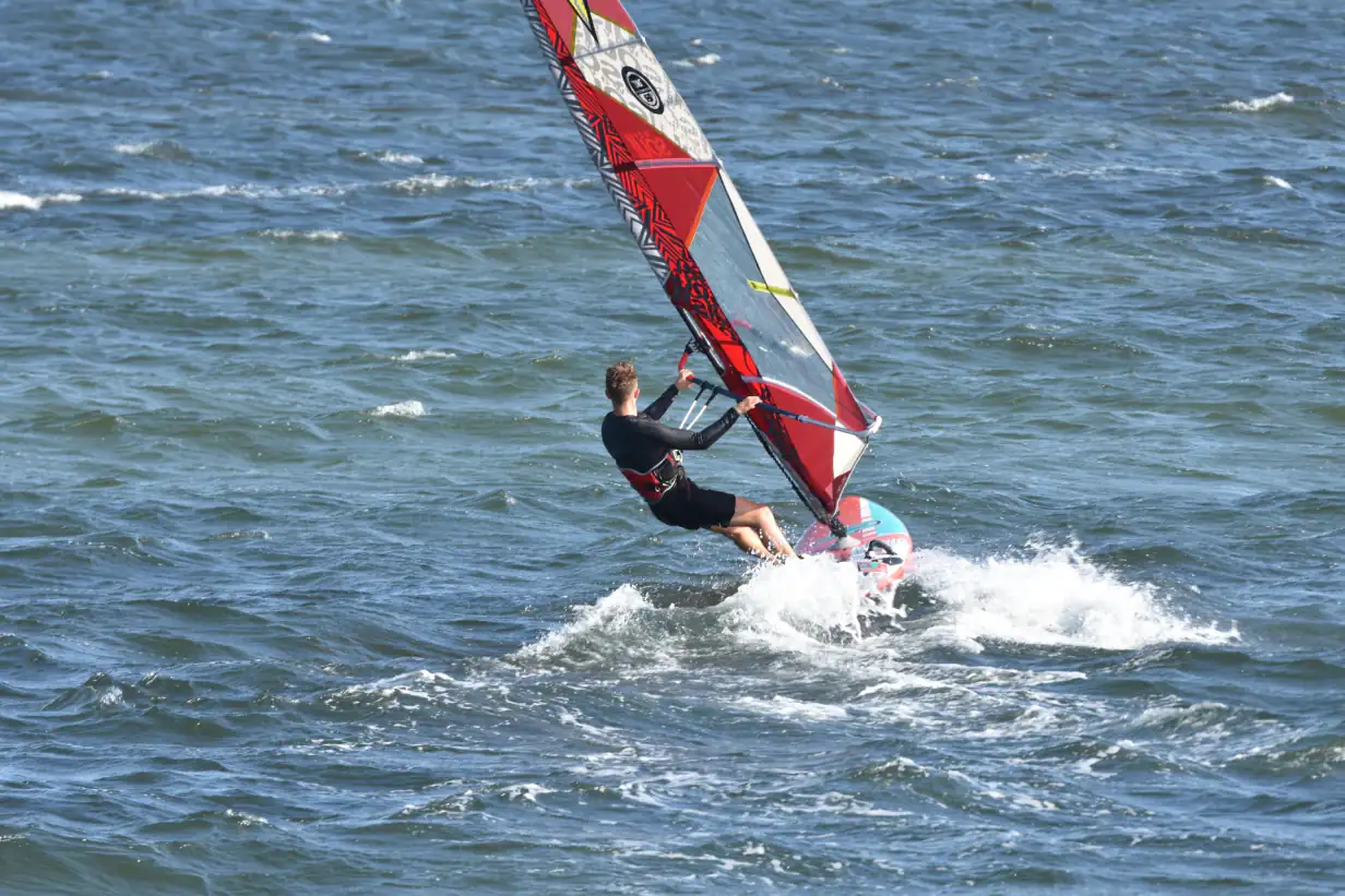 Tammo Elsner surfing, Go Spread co-founder
